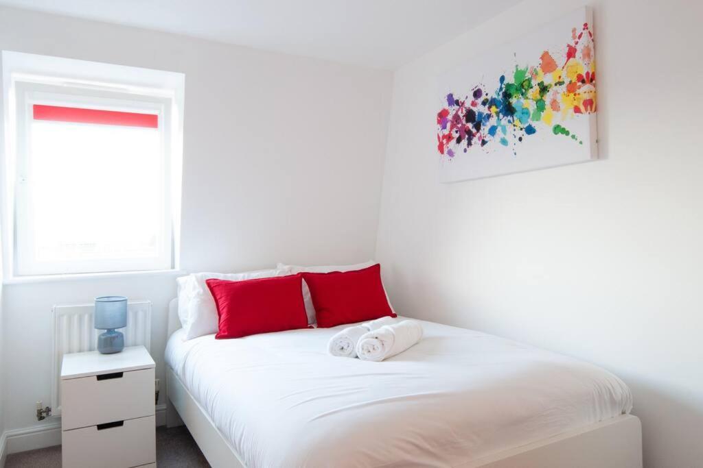 *New* 2-Bed Modern Apartment Burton-upon-Trent Екстер'єр фото