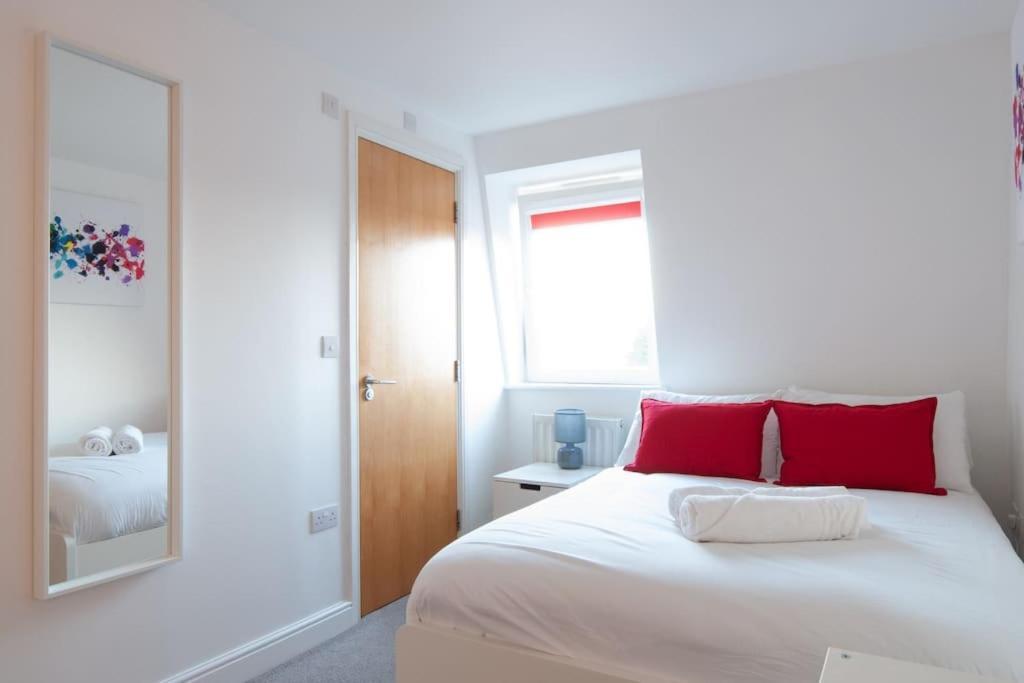 *New* 2-Bed Modern Apartment Burton-upon-Trent Екстер'єр фото