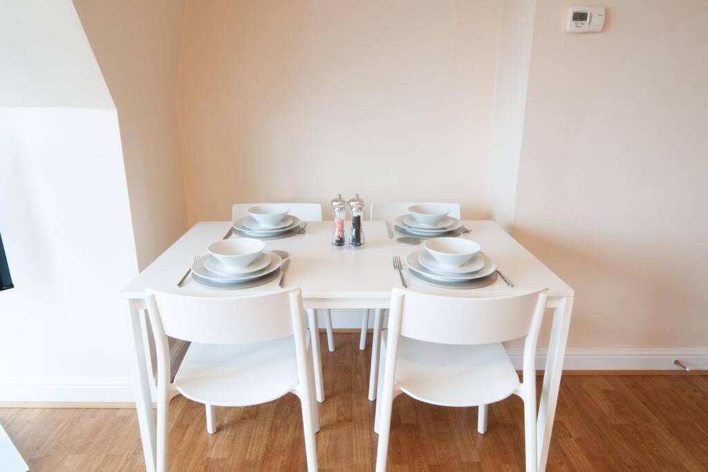 *New* 2-Bed Modern Apartment Burton-upon-Trent Екстер'єр фото