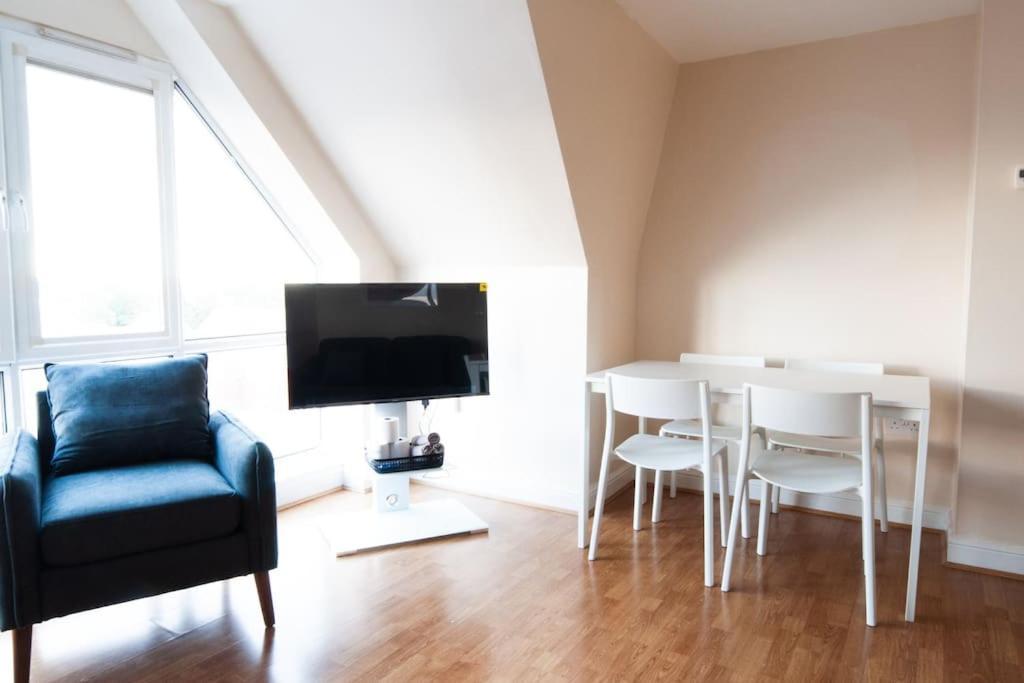*New* 2-Bed Modern Apartment Burton-upon-Trent Екстер'єр фото