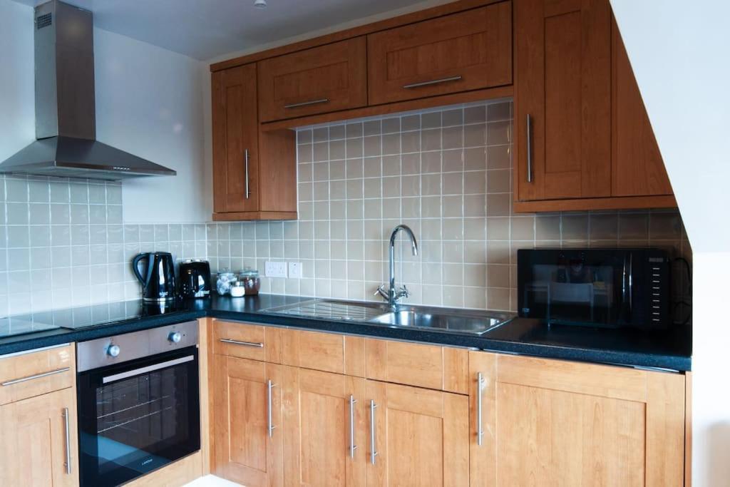 *New* 2-Bed Modern Apartment Burton-upon-Trent Екстер'єр фото
